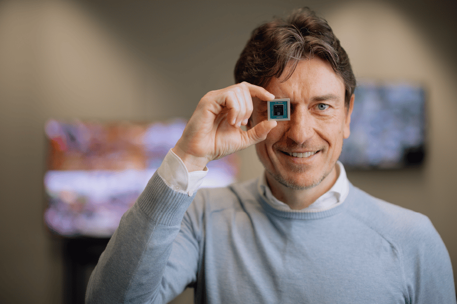 Axelera AI Europa AIPU in hands of Fabrizio Del Maffeo CEO